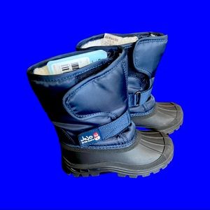 Kids snow boots NWT